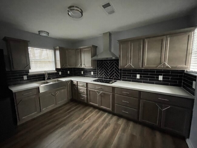 Building Photo - 2478 San Jacinto St