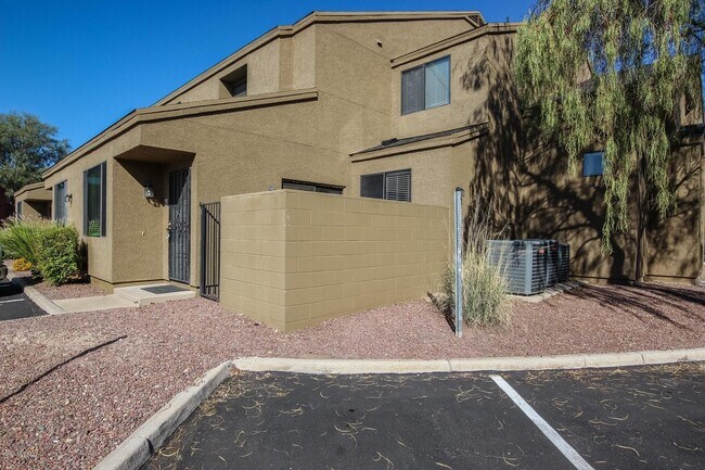 Building Photo - 1251 E Weimer Cir