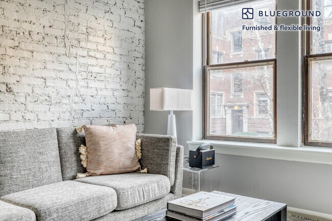 Foto del edificio - 841 W Barry Ave