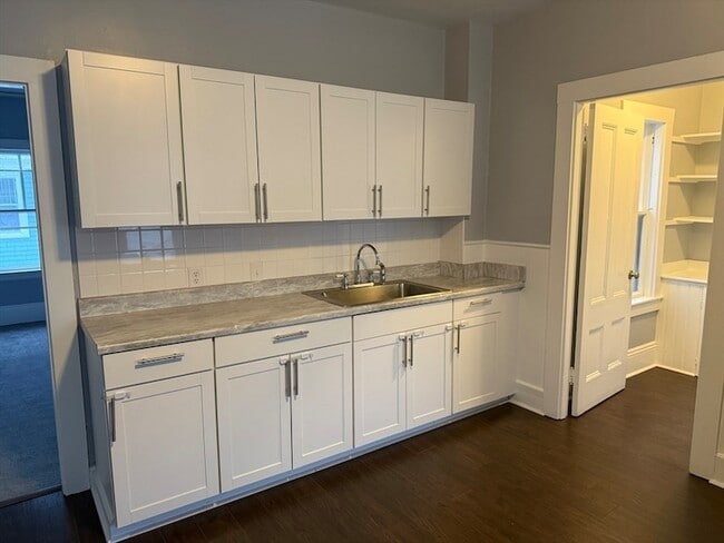 Building Photo - 5 Lothrop St