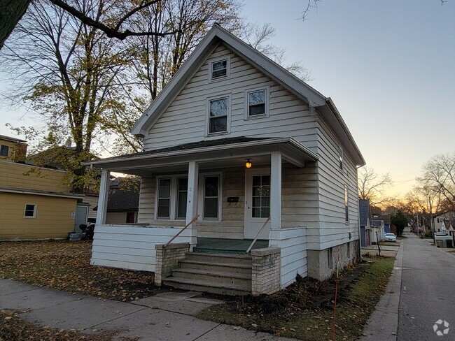 Building Photo - 214 S Charter St