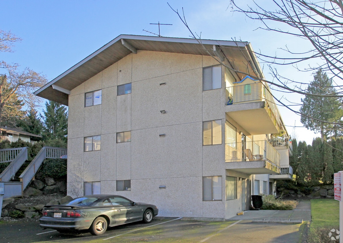 Building Photo - VILLAGE PLAZA