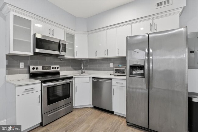 Building Photo - 523 N 11th St