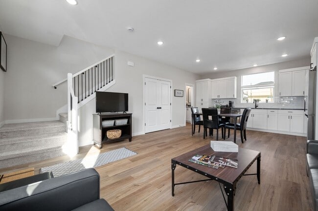 Building Photo - Move In Special- Up to 3 Month's Free !!! ...