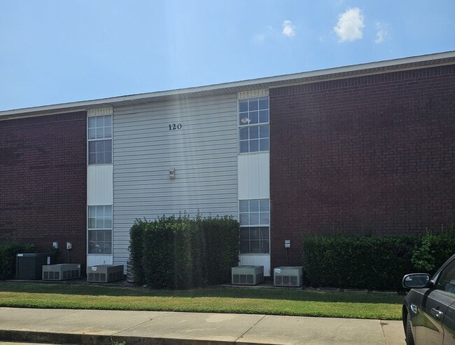 Building Photo - 51 Cedar Creek Ct
