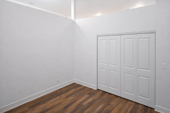 Foto del edificio - 1533 N Western Ave