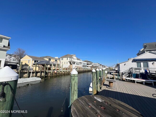 Foto del edificio - 434 Brielle Rd