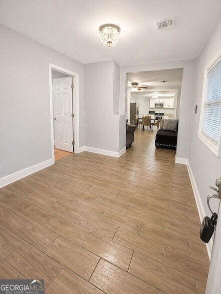 Foto del edificio - 1166 Garibaldi St SW