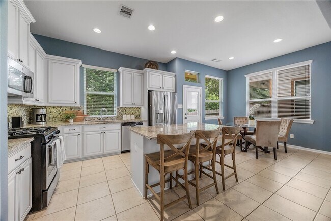 Building Photo - 122 Cheswood Forest Dr