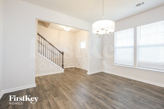 Foto del edificio - 701 Birchcrest Wy