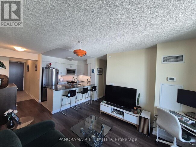 Photo du bâtiment - 205 Sherway Gardens Rd