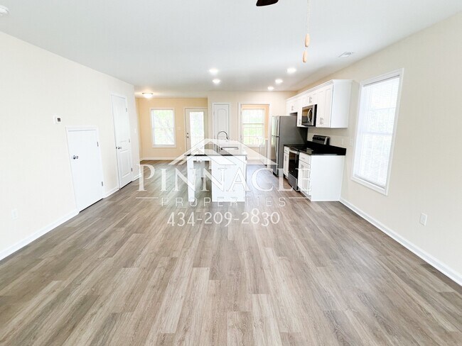 Building Photo - 2325 Tazewell Ave