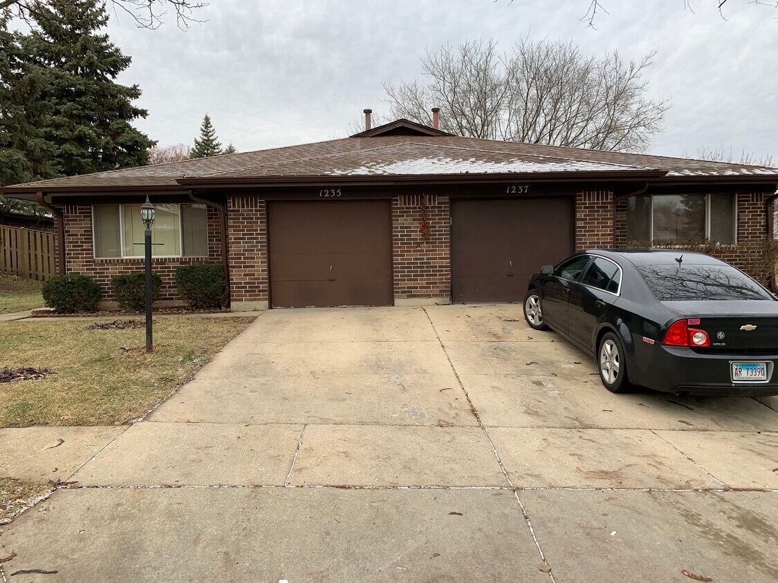 Primary Photo - 1235 Fulton Dr