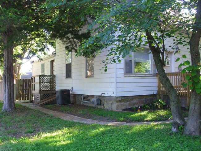 Building Photo - 432 W Jefferson St