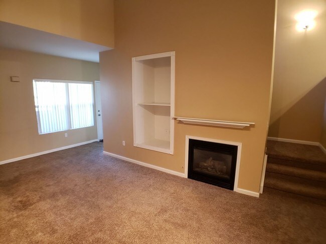 Building Photo - Open Condo in Stone Canyon