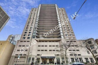 Building Photo - 33 W Delaware Pl