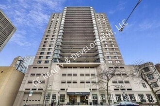 Building Photo - 33 W Delaware Pl