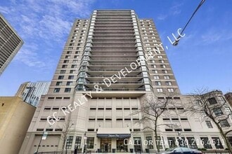Building Photo - 33 W Delaware Pl