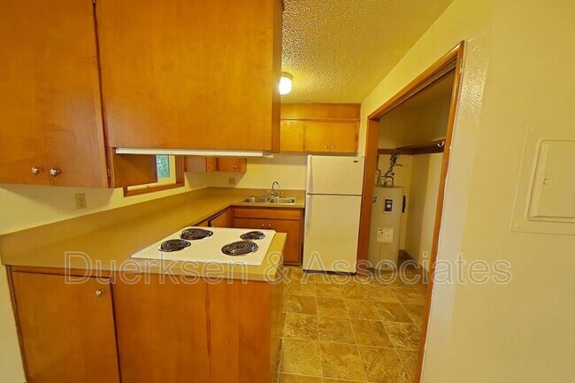 Building Photo - 2021 Applegate St