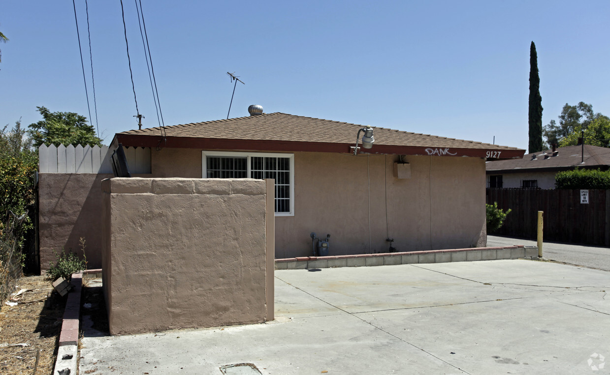 Building Photo - 9127 Juniper Ave
