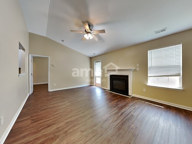 Building Photo - 224 N Fuquay Springs Ave