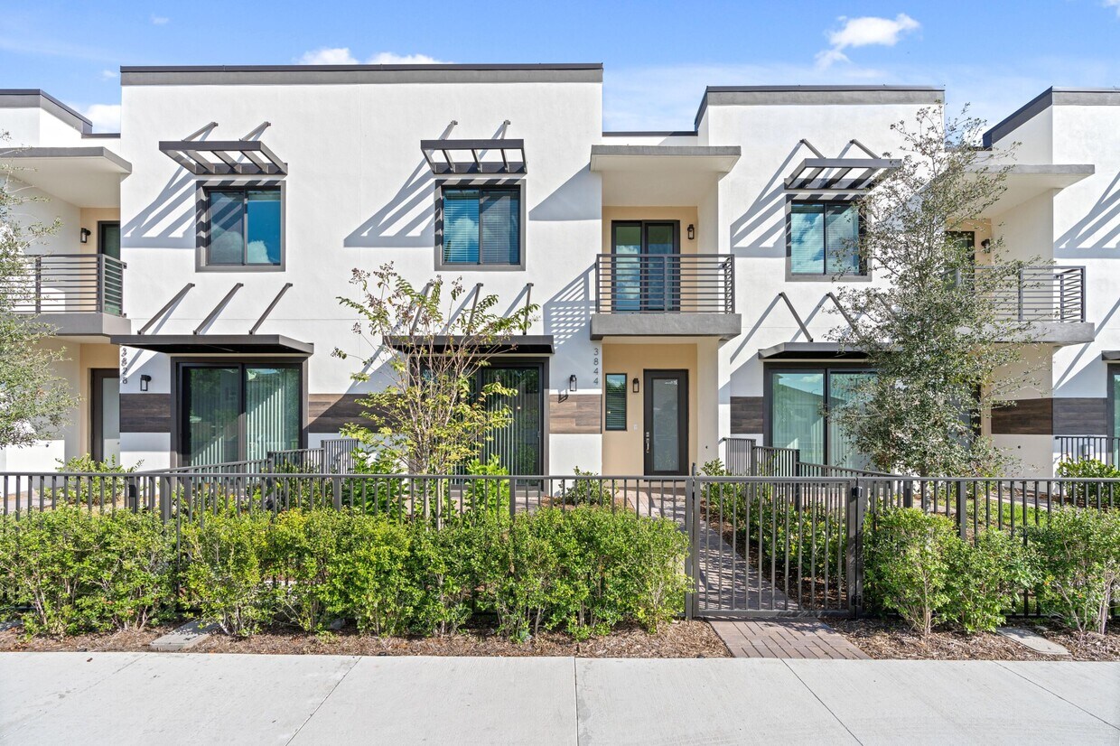Foto principal - 3748 Lambert Ave