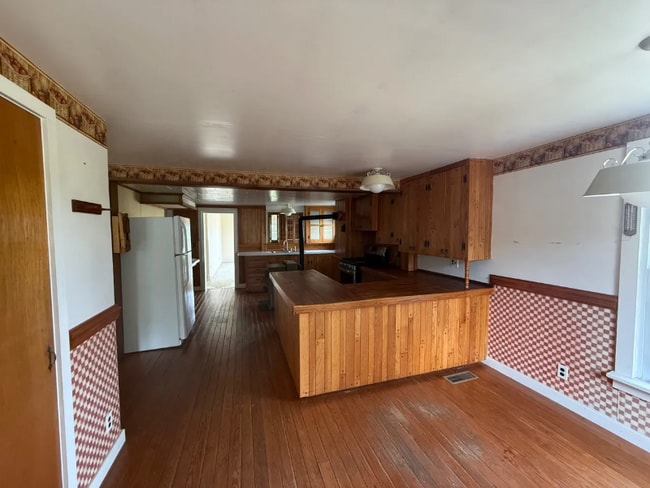 Building Photo - 23217 Village Rd