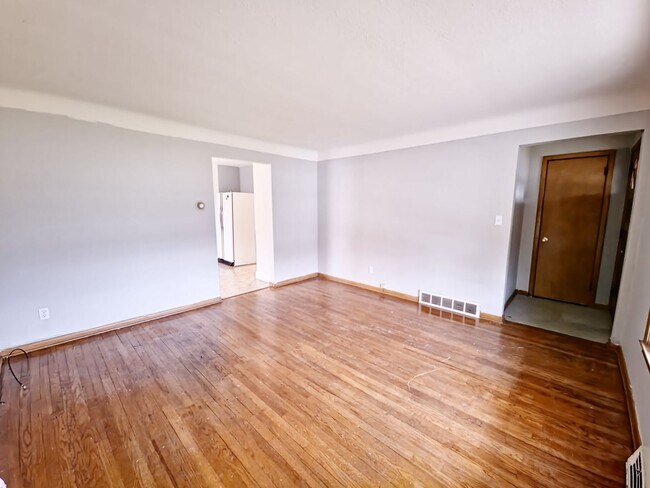 Building Photo - 1537 E 212th Street