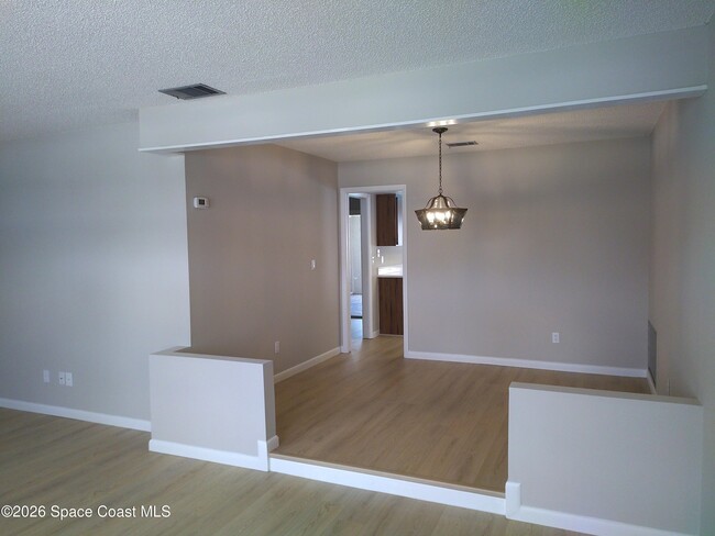 Building Photo - 530 Rio Ln