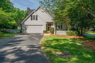 Building Photo - 201 St Regis Ln
