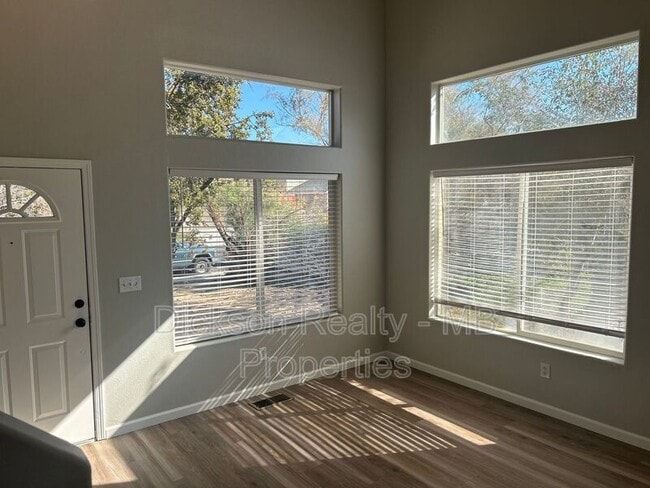 Foto del edificio - 136 Desert Springs Ln