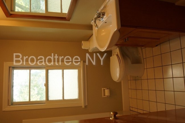 Building Photo - 94 Brookview Dr