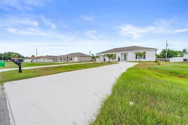 Building Photo - 4061 SW Port St Lucie Blvd