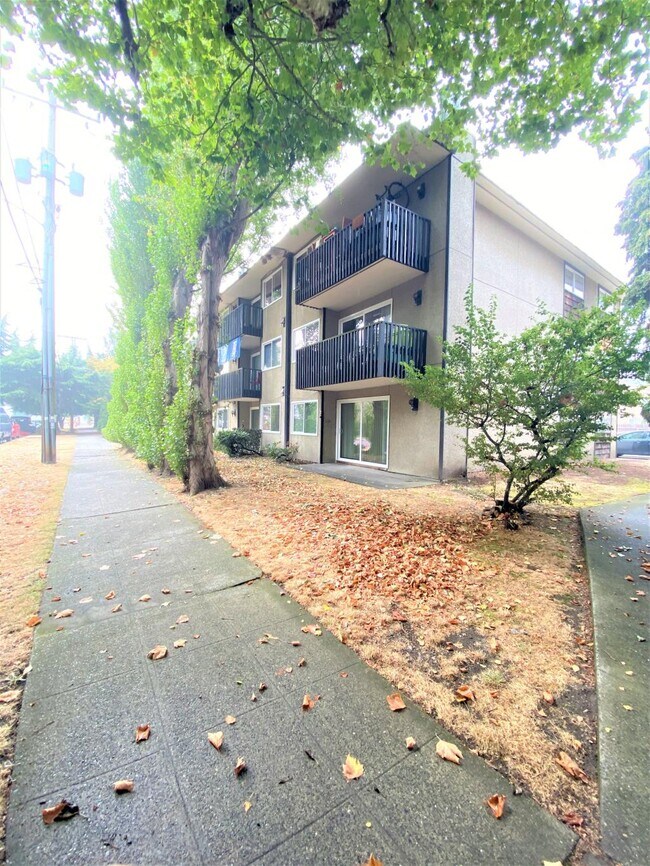 Building Photo - 2737 60 Ave SW - 1 bedroom