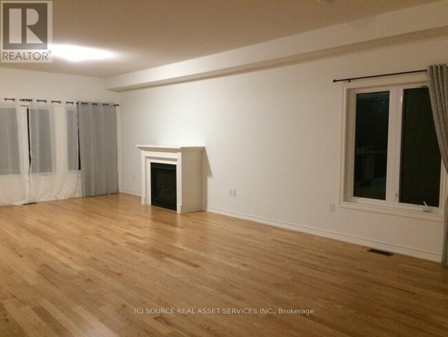 Building Photo - 227 Lyle Dr