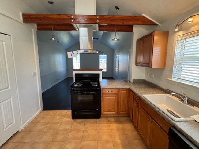 Foto del edificio - WELL MAINTAINED 3 BR HOME- COMFORTABLE, AFFORDABLE & GREAT LOCATION