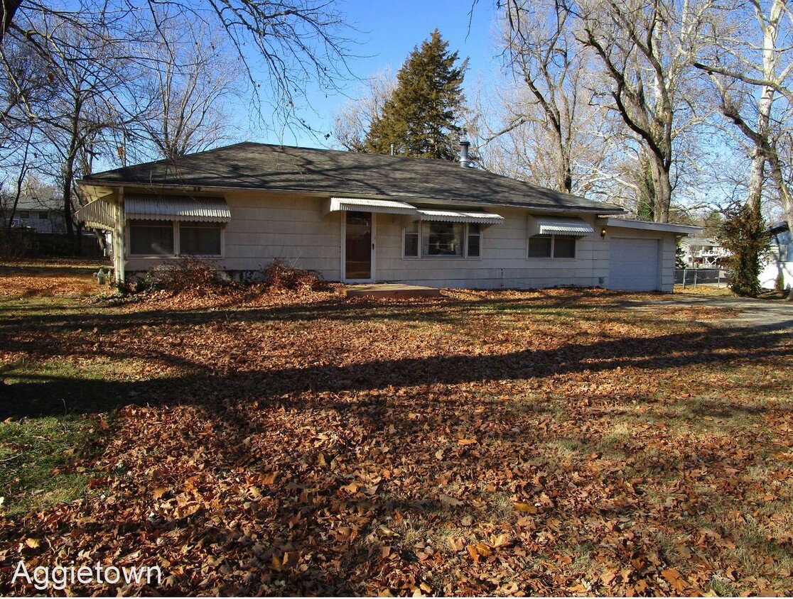 4 br, 2 bath House - 2213 Browning Ave Photo