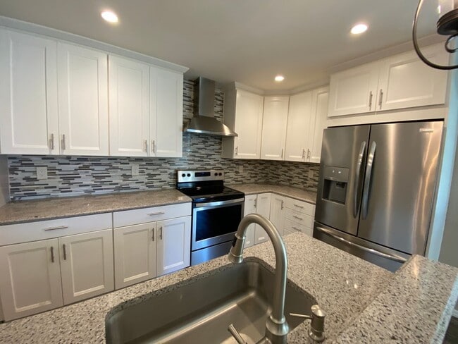 Building Photo - BLOSSOM VALLEY - Beautifully updated condo...