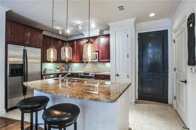 Foto del edificio - 8616 Turtle Creek Blvd