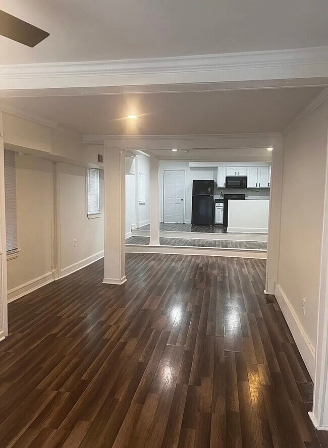 Foto del edificio - 811 E Chestnut St