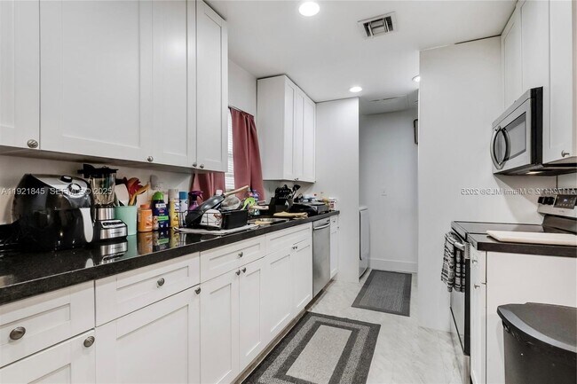 Foto del edificio - 219 NW 7th Ct