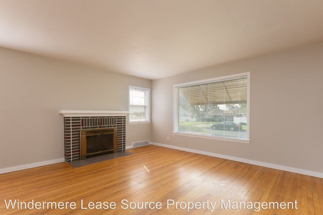 Building Photo - 2 br, 1 bath House - 3418 W Fairview Ave