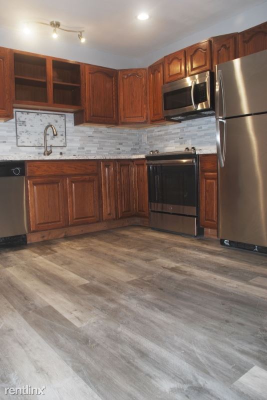 Building Photo - 3 br, 1.5 bath Townhome - 219 1st St