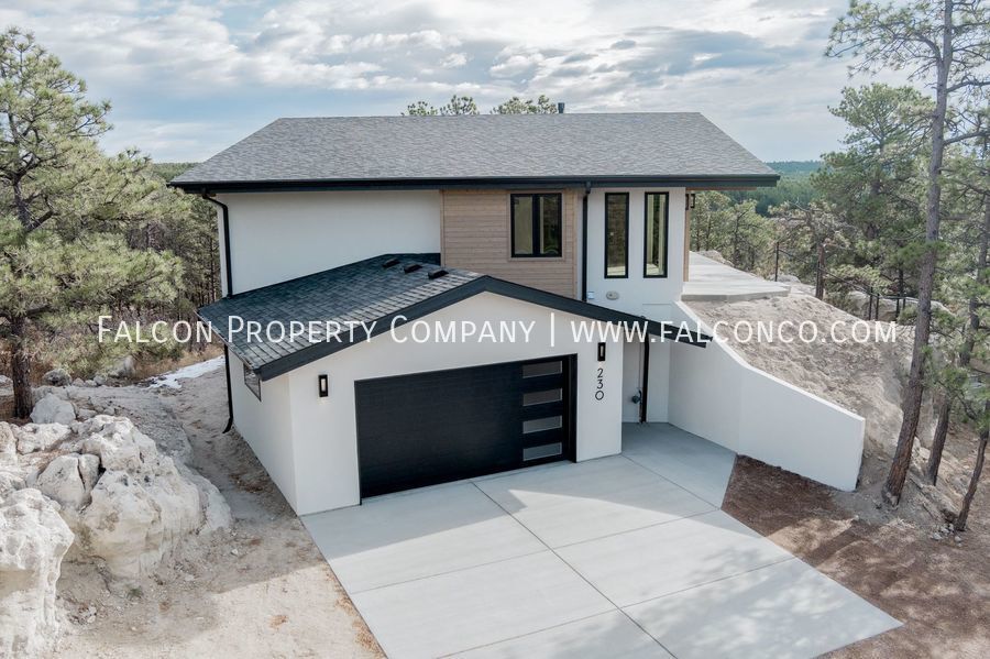 Primary Photo - Spectacular New Build Home in Monument! - ...