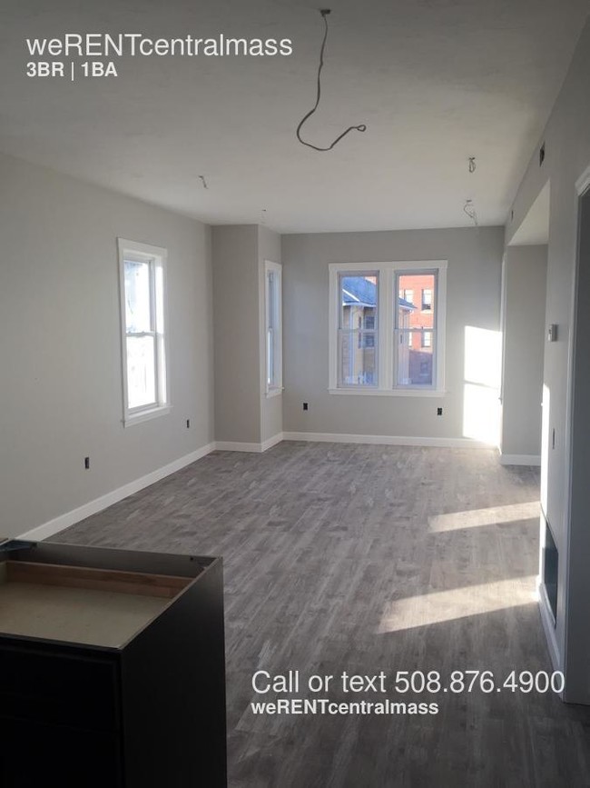 Building Photo - 114 Endicott St