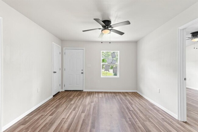 Foto del edificio - 5217 Pederson St