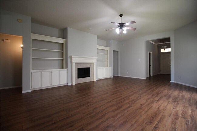Building Photo - 1011 Lexington Green Dr