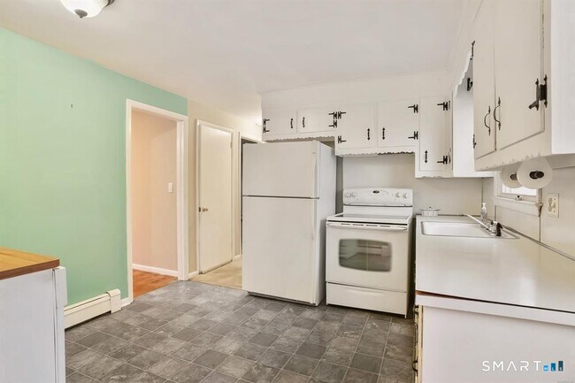 Foto del edificio - 732 Tunxis Hill Rd