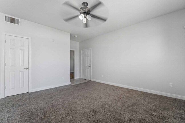 Foto del edificio - Beautiful Condo with Spacious Layout!