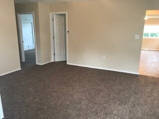Building Photo - ACT FAST!!! RARE VACANCY!!!